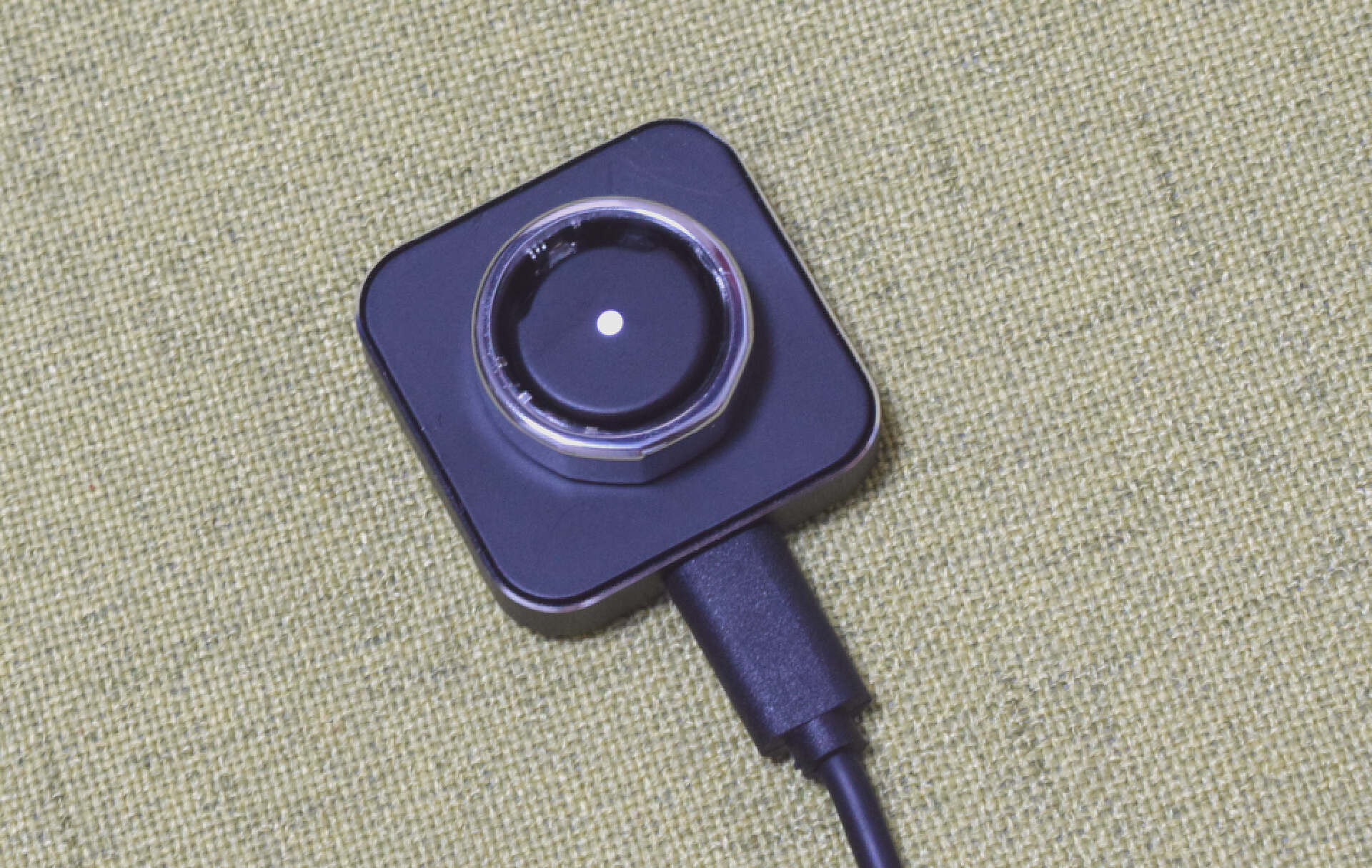 有了QuzzZ智能指环,送老婆礼物多了一份贴心选择