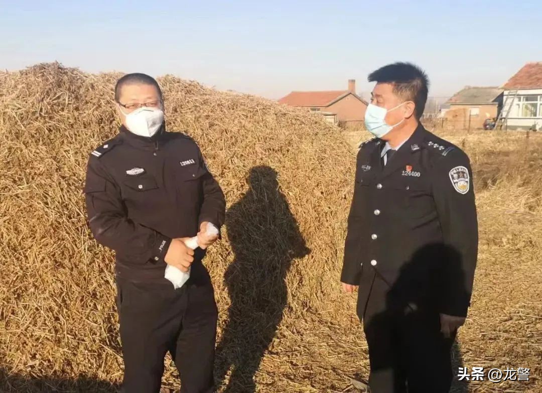 抗疫中的社区民警,抗疫公安民警坚守一线服务群众
