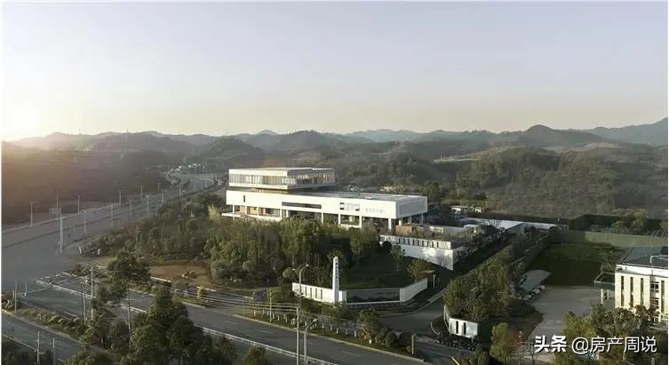 为什么有的小区一楼架空,为什么有些小区一楼是架空层