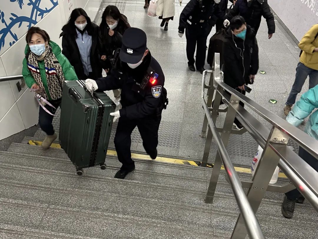 公安心向党护航新征程广东,公安心向党护航新征程图文