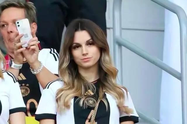 德国队是懂“美人计”的，破例让太太团入住安慰球员，但又没全懂