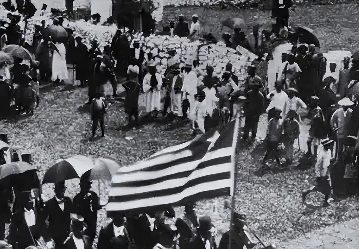 非洲残暴独裁者多伊，死得有多惨？卡扎菲、萨达姆都比他“体面”