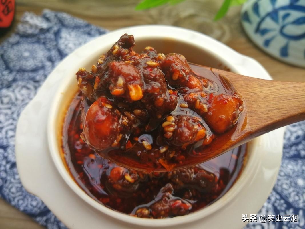 大儿子楼盘烂尾小儿子砸了招牌,大儿子房子被砸