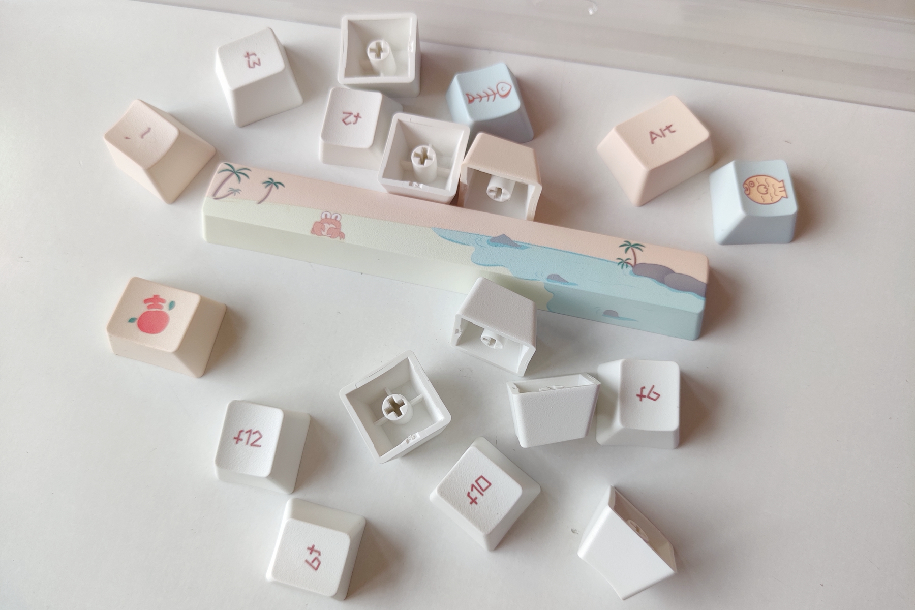 可爱喵喵假期键帽，无限炫彩耳机支架/鼠标垫，雷柏让桌面更完美