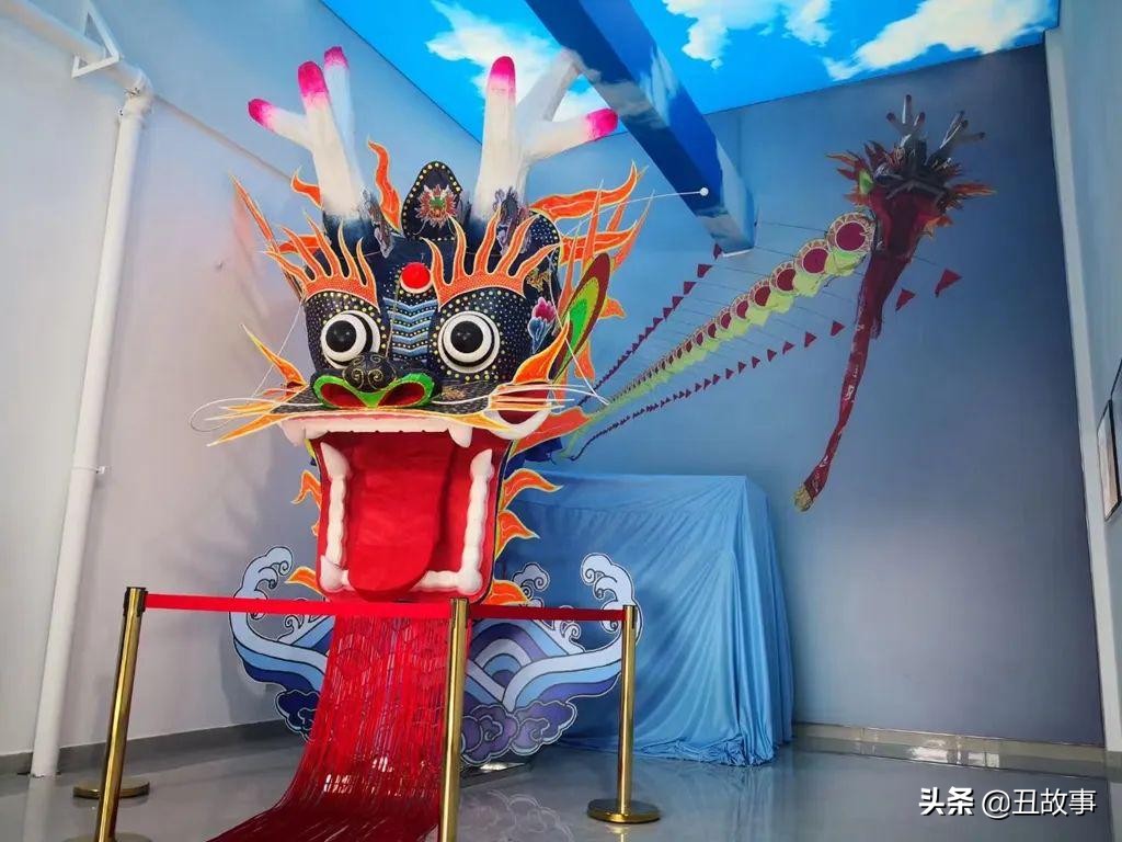 巨龙腾飞风筝的放飞现场,260米长风筝