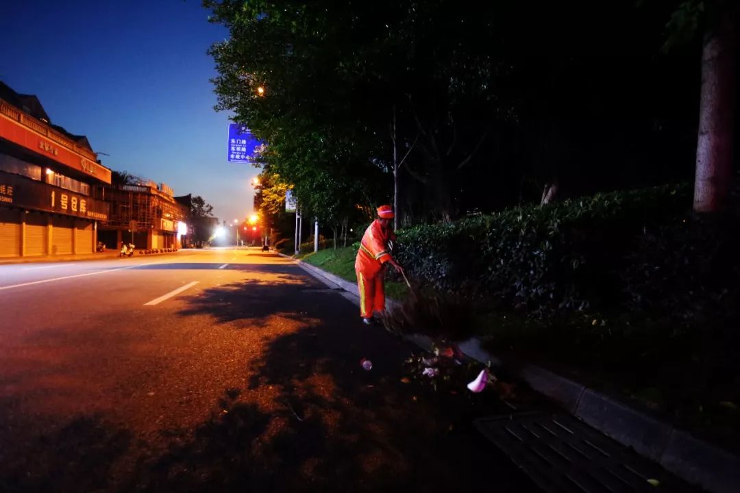 4名16岁男女火烧一女子*处私**，致其死亡，直言：我未成年，我怕啥