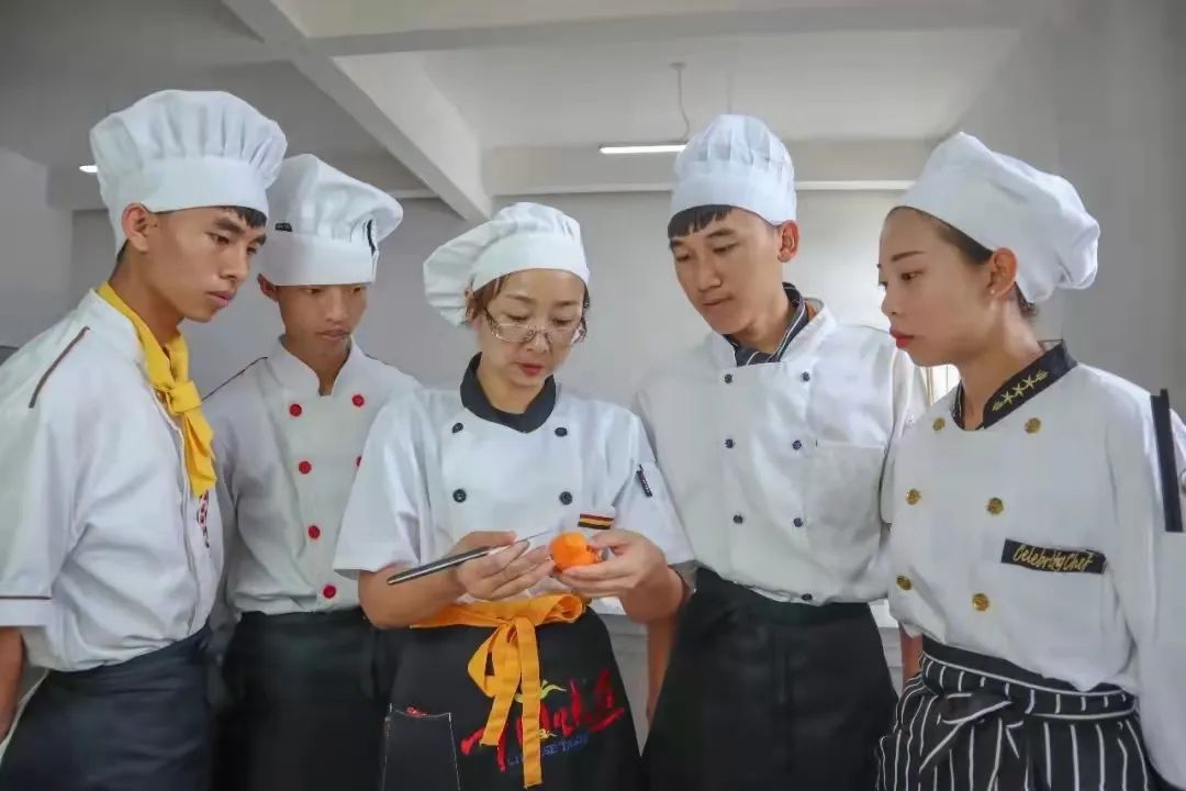 哪个大学专业校服最好看,大学专业古风校服