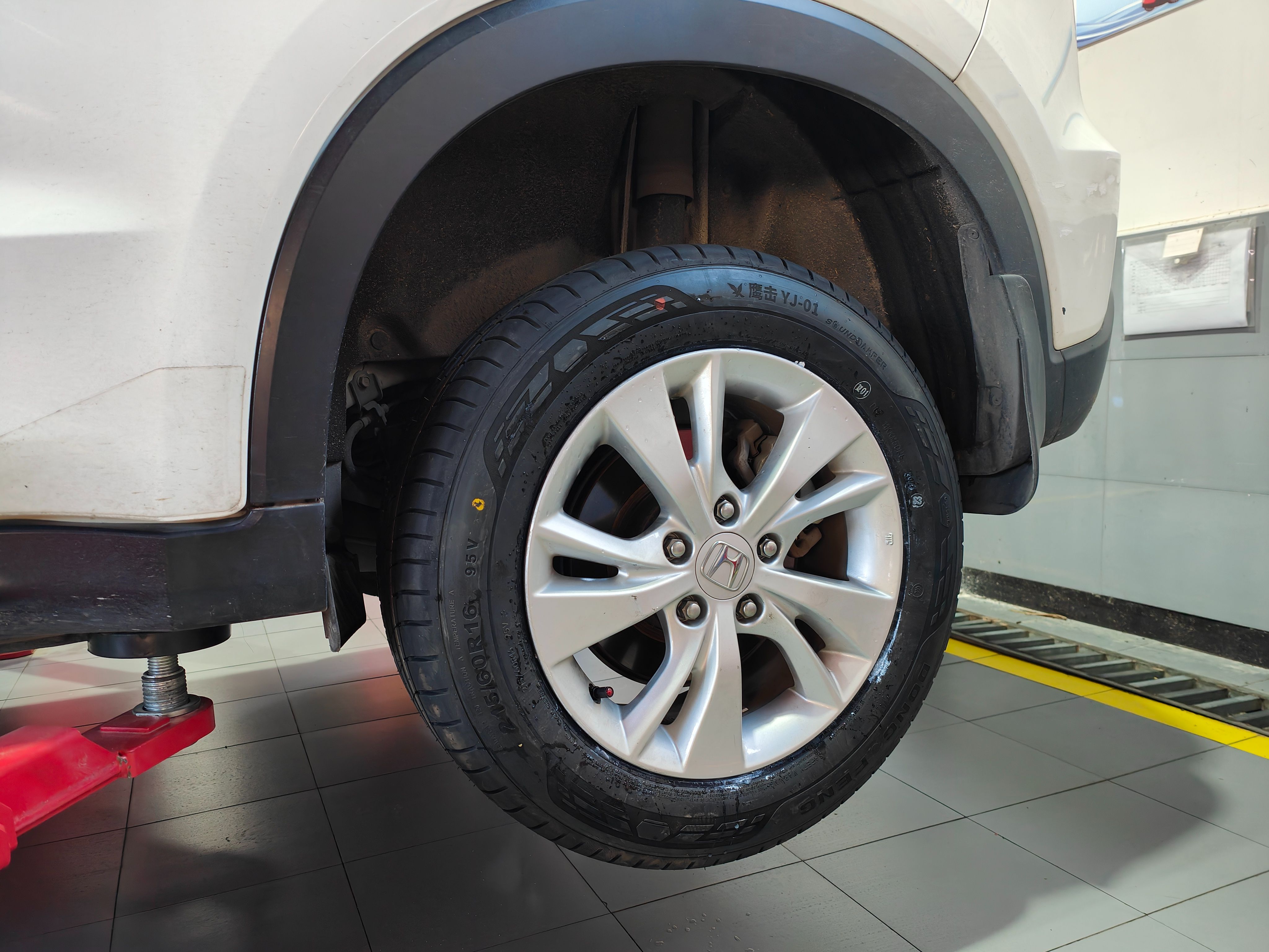 鹰击yj01s轮胎咋样,东风鹰击yj01和雷神静悦哪个好