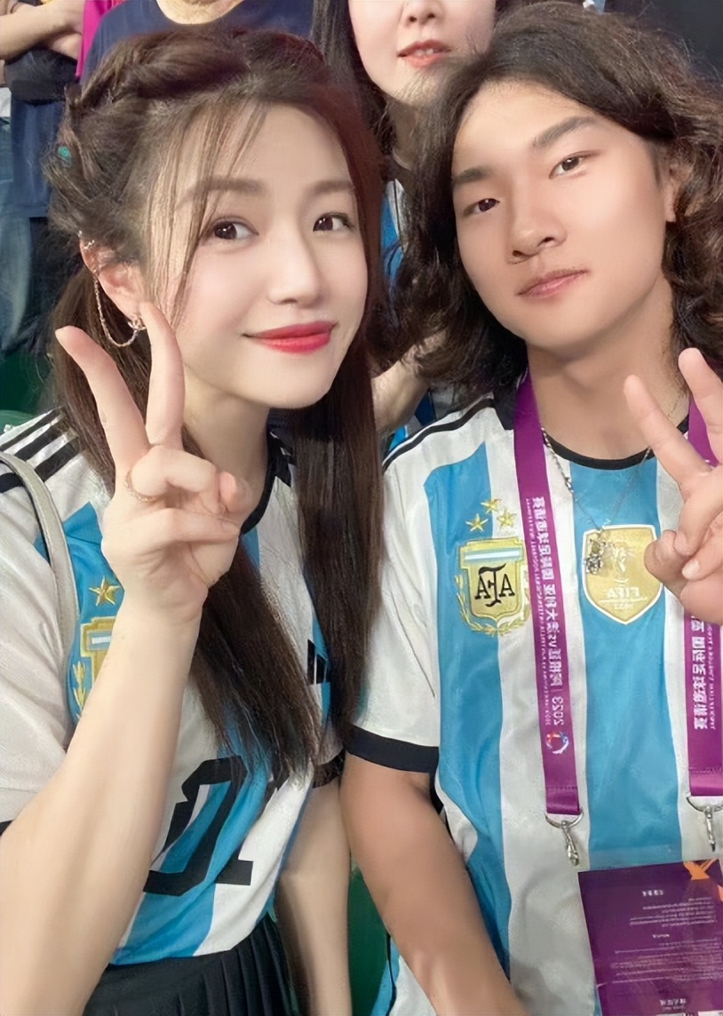 闯进场拥抱梅西球迷发声,球迷冲进球场拥抱梅西跑了多少米