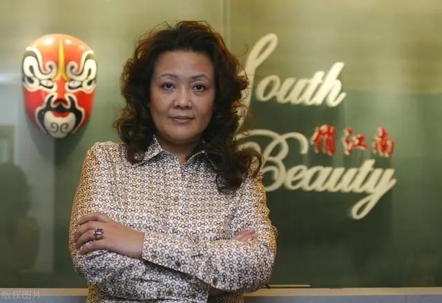 张兰为何落魄到开直播,张兰怎么从一无所有又翻身的