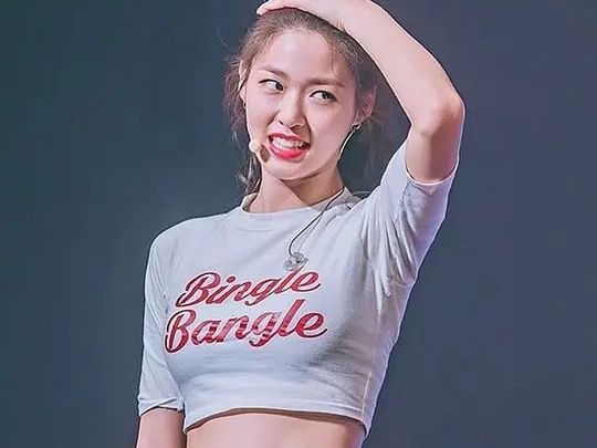 她曾被前辈吐槽长得丑却靠魅力,他曾因肥胖被欺负后逆袭成高富帅