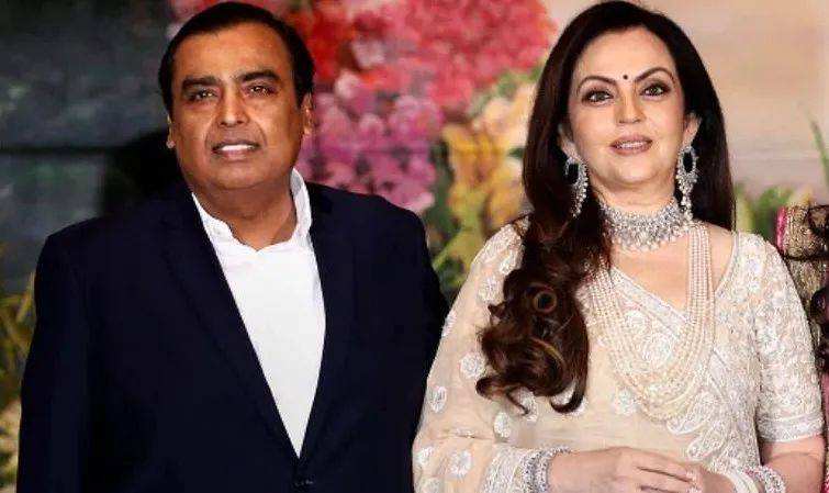 “灰姑娘”多年不孕，却获印度首富一生独宠，这个女人不简单