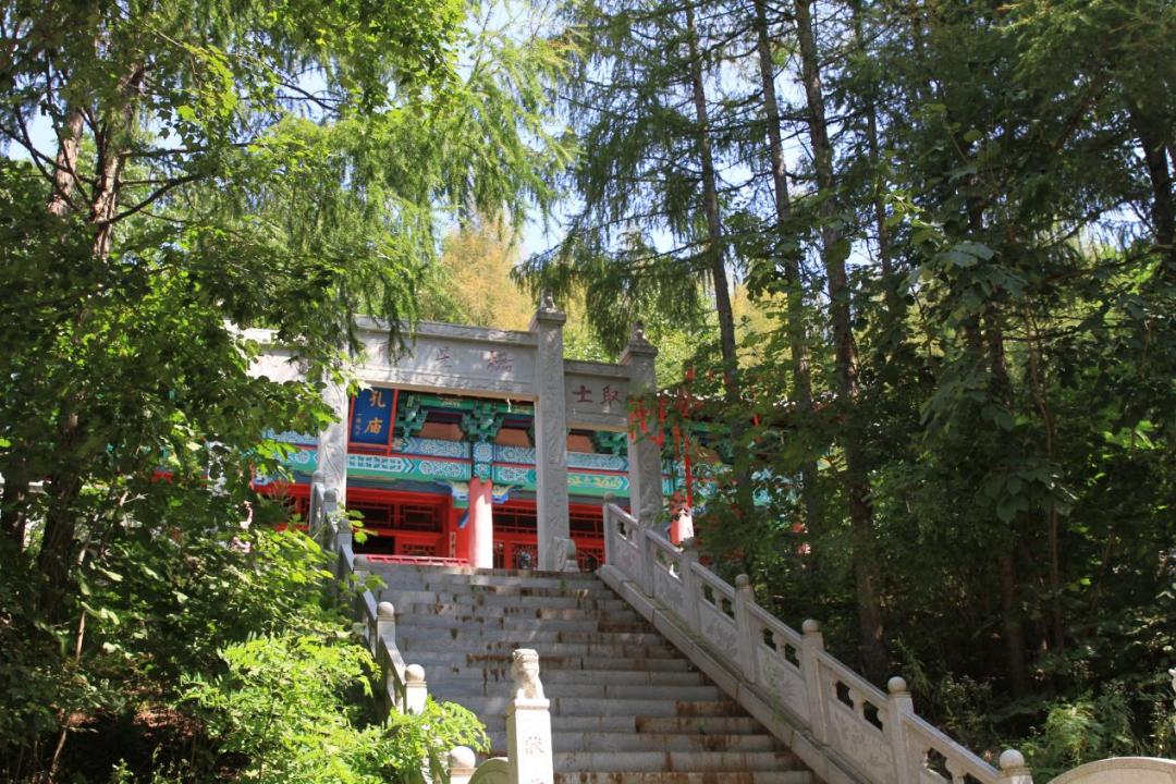 相见恨晚这首歌完整版,原汁原味古色古香的一座小城