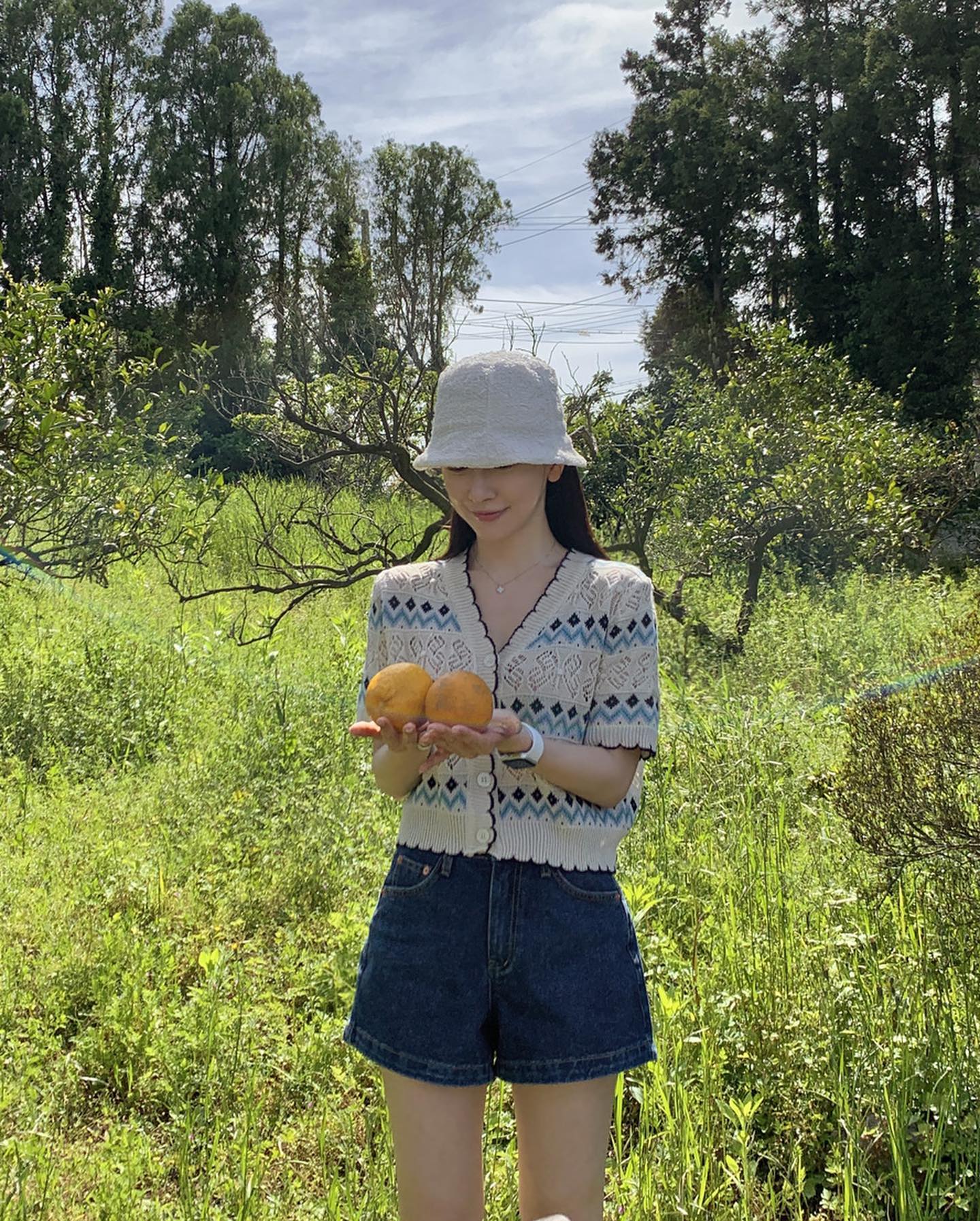 低调大方的韩式穿衣搭配,韩式慵懒风衬衫搭配连衣裙