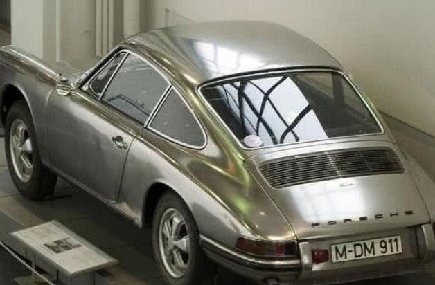 为何不用又轻又硬的不锈钢造车?保时捷试过,至今不能上路