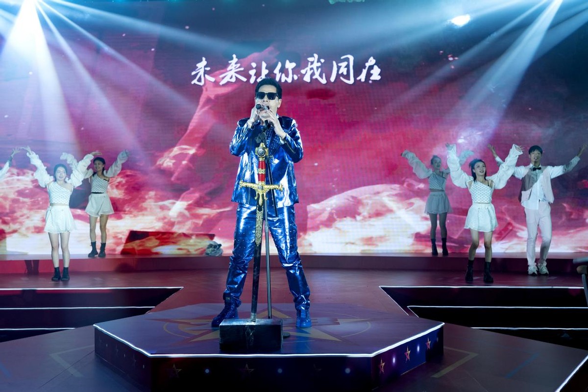 「拥抱未来」石子义2023演唱会武汉燃炸开唱