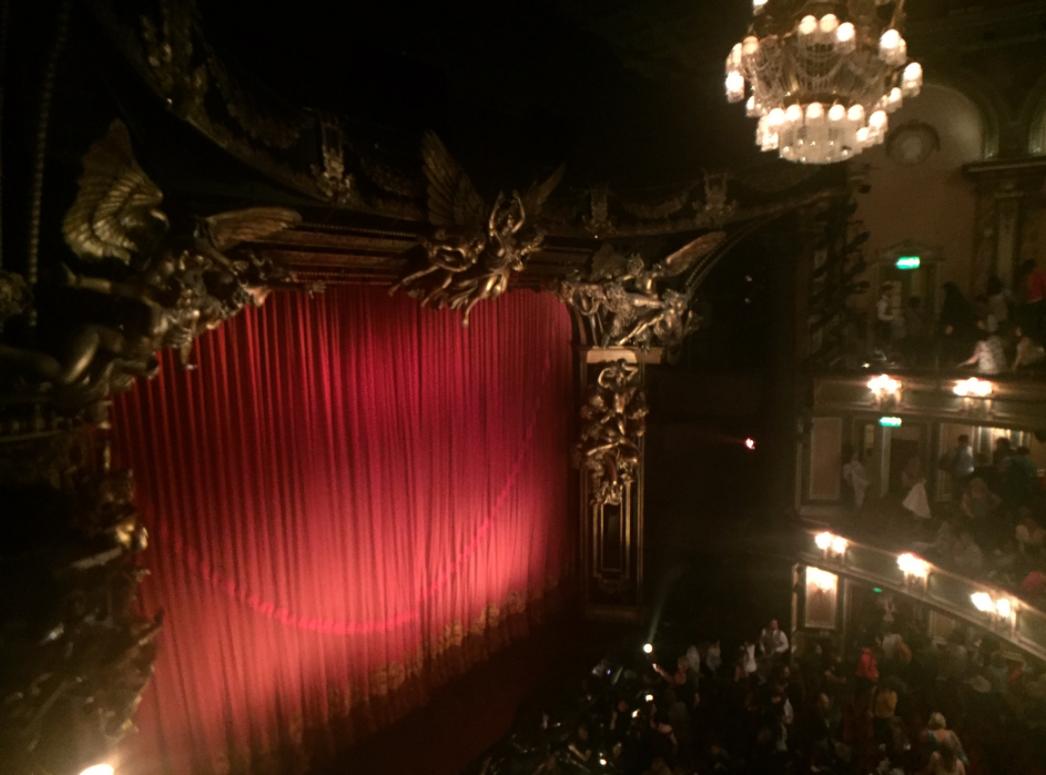 伦敦人适应了新的君主之后，歌剧院背后的赞助机制，是否发生变化