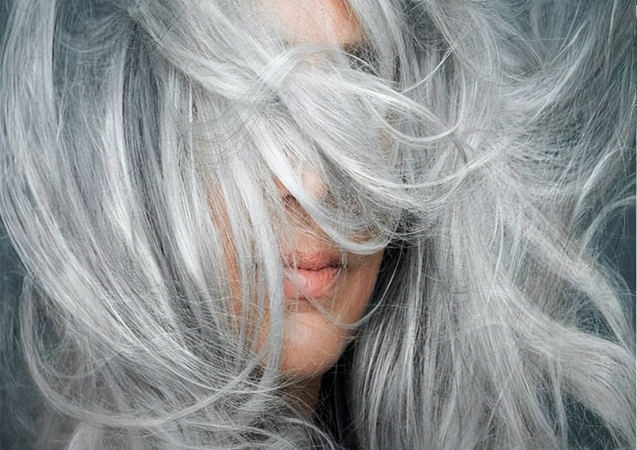 身体缺乏哪种维生素会导致白发,人体缺少什么营养素会造成白发