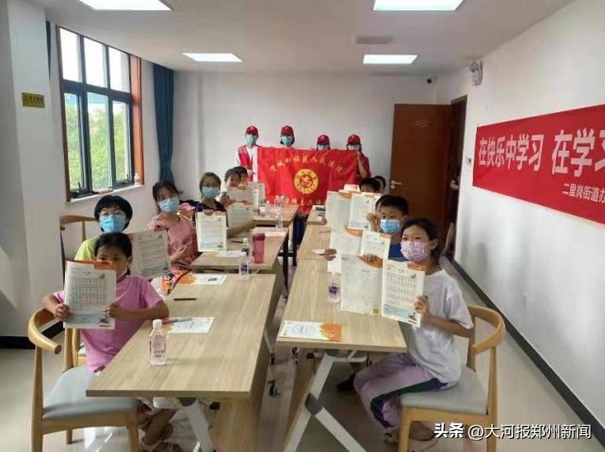 书法课堂沁童心！郑州管城“成长与快乐”青少年暑期夏令营精彩满满