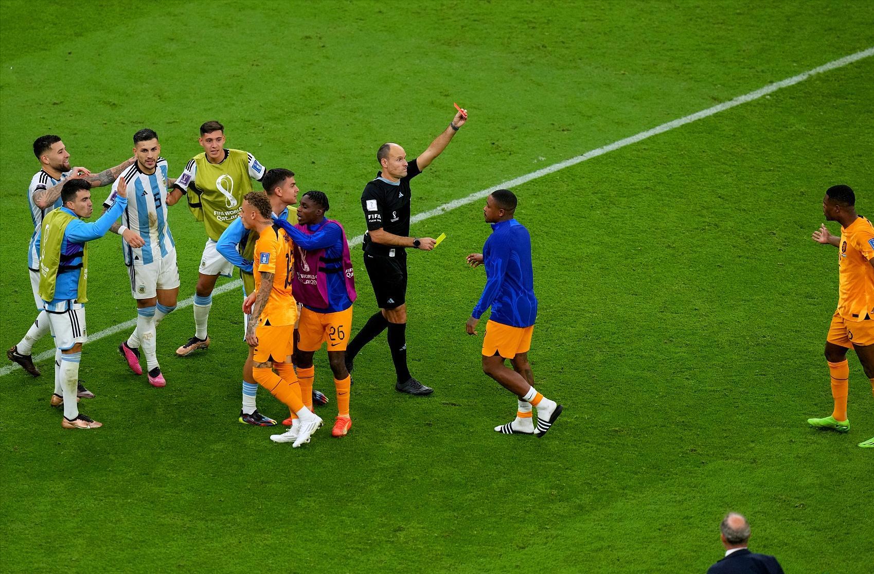 穆里尼奥相信自己永不放弃,穆里尼奥不像以前那样意气风发