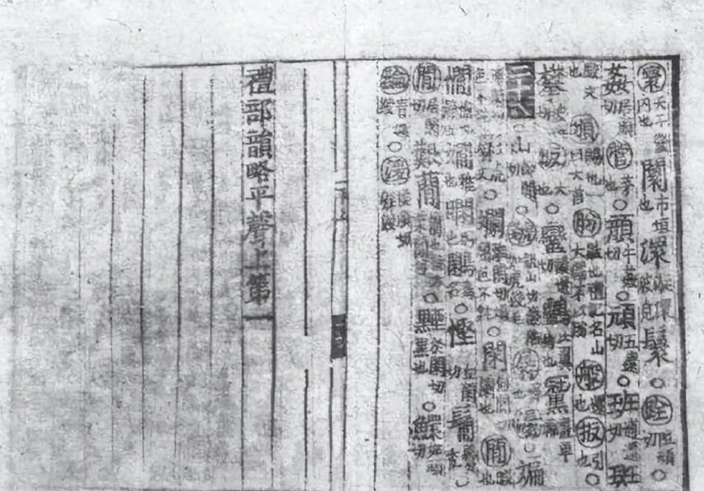 男子地摊卖书最后拍出天价,男子地摊花1万元买了一本古书