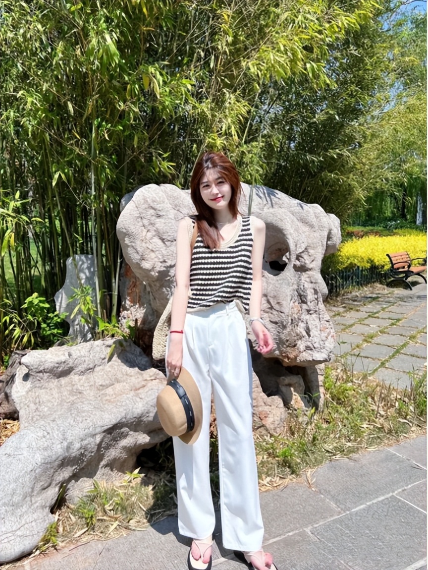 春夏流行的白裤子5种穿搭方法，清爽又自在