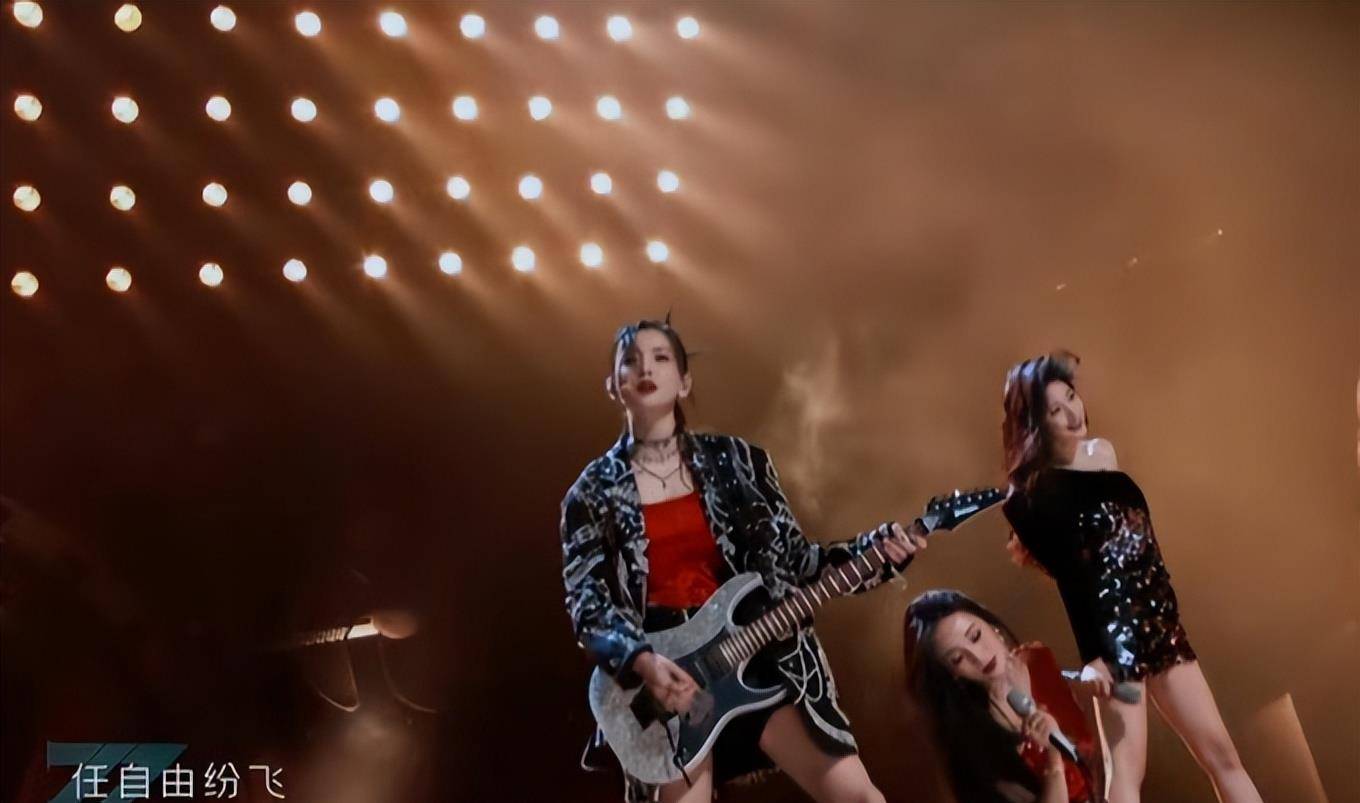 从神仙打架到CP磕满，这届《浪姐3》，我看到了“另类”的姐姐们