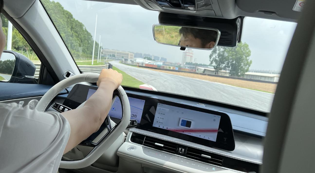 奇瑞虎八2.0七座驾驶感受,奇瑞虎7对比瑞虎8