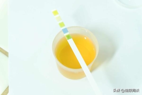 尿液有泡沫久久不消失是什么原因,尿液里有泡沫可能是什么病