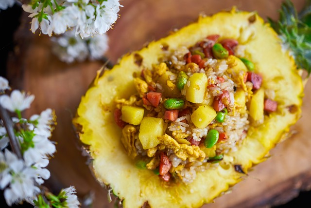 菠萝吃的是根还是果实,我们吃的菠萝并不是果实