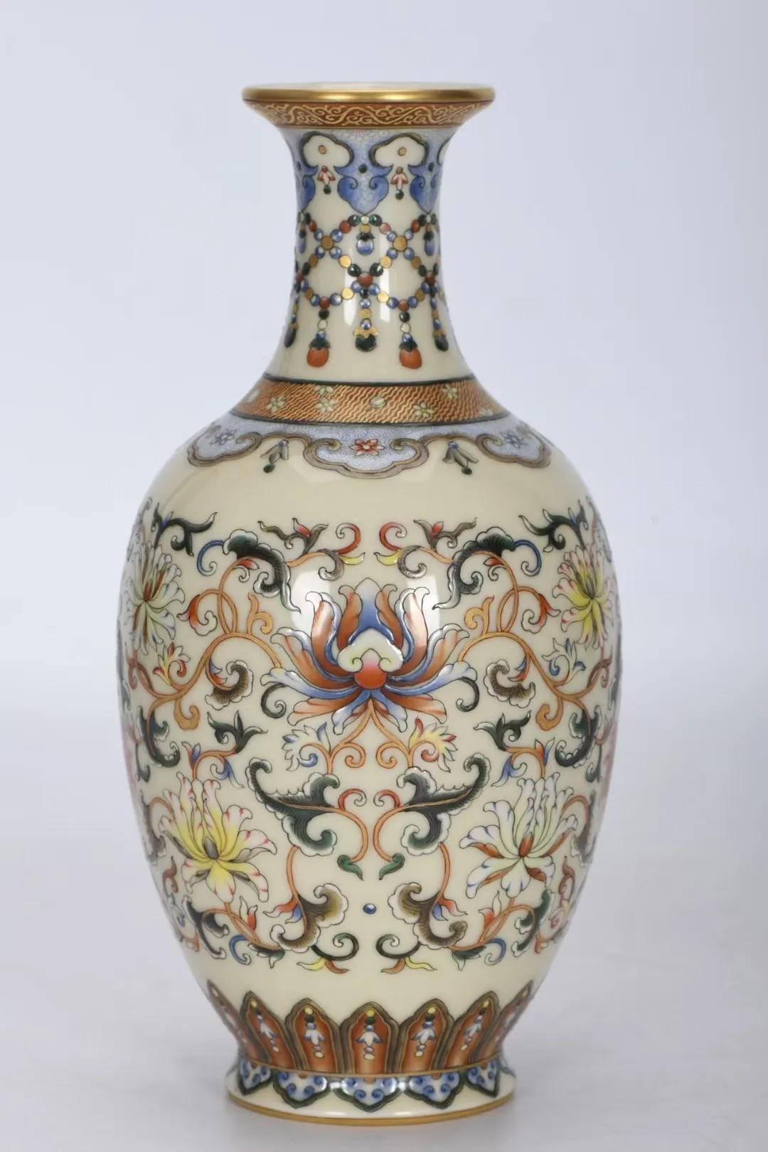 大明宣德青花描金缠枝莲纹玉壶春,清乾隆青釉描金缠枝莲壁瓶