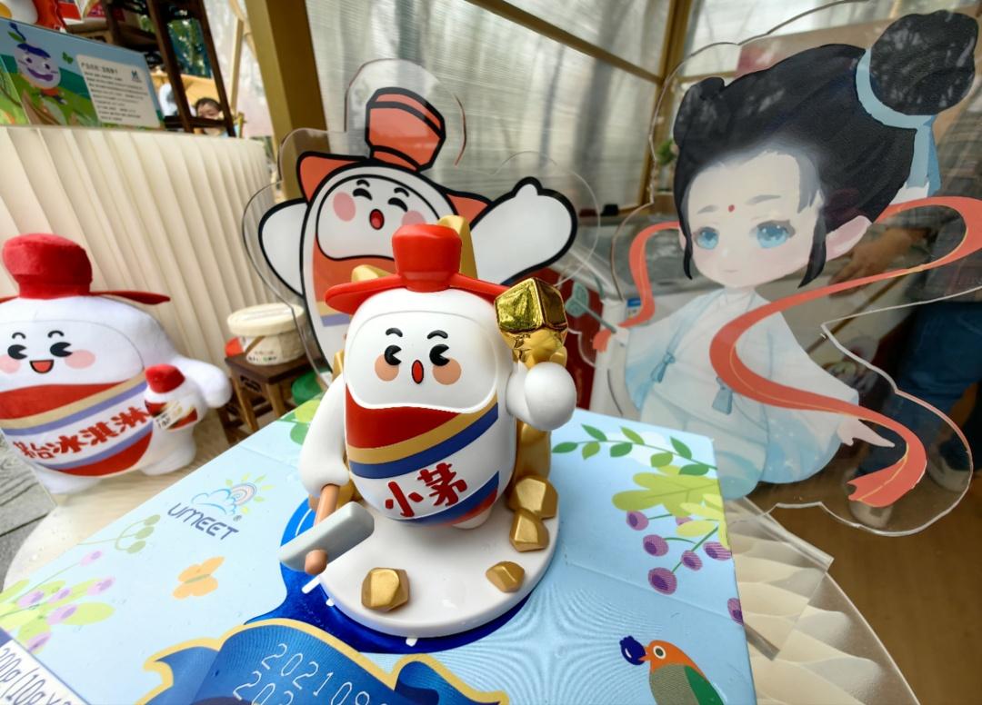 逛吃逛吃！“特种兵式旅游”打卡龙华庙会中的非遗元素