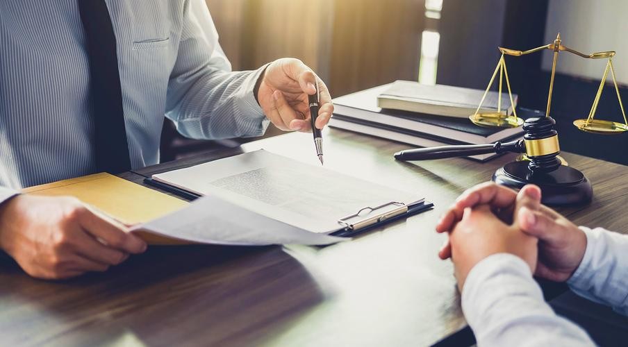 老人不在了银行存款冻结了怎么取,老人过世14万存款却被冻结