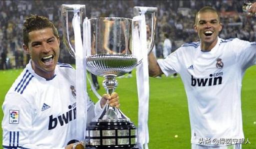 皇马国王杯遭绝杀,皇马庆祝国王杯2011