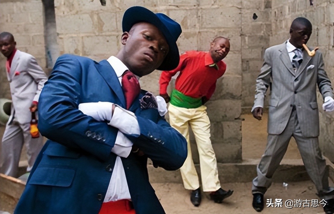 非洲贫民窟里的“上流绅士”:宁愿捡垃圾搬砖,也要全身名牌