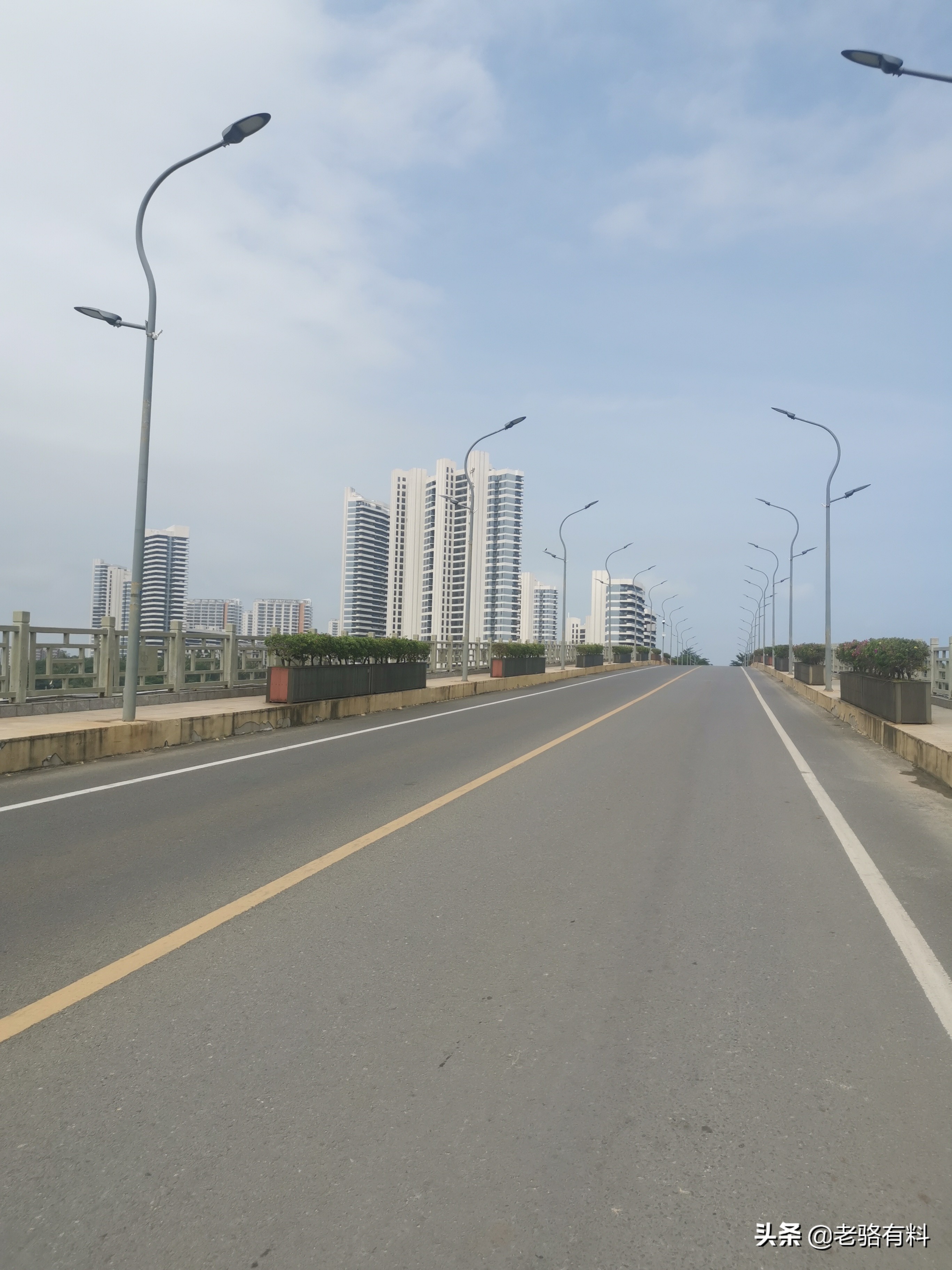 海南著名度假圣地神州半岛成了空岛，没了外地人该如何生存