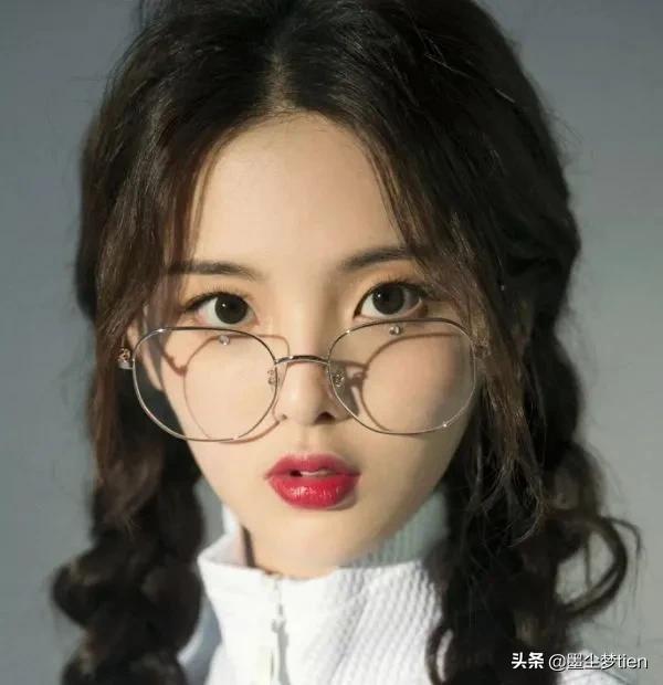 杨超越早期短发发型,杨超越短发造型