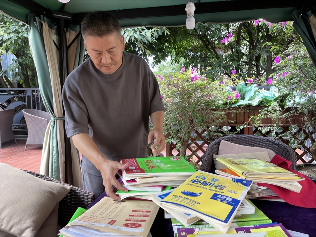 高考钉子户梁实儿子考了哪个大学,高考钉子户梁实儿子