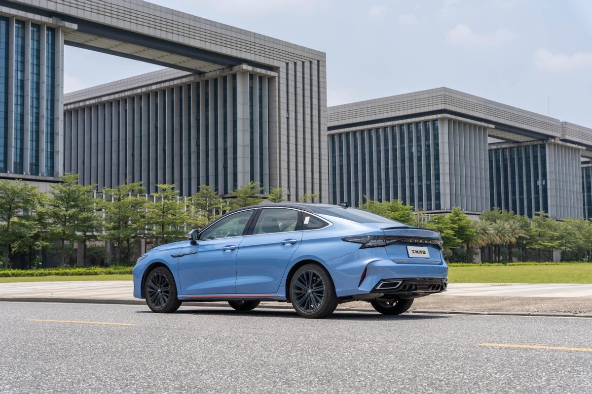 奇瑞艾瑞泽5plus和瑞虎8,奇瑞艾瑞泽8轿车配奇瑞1.6t