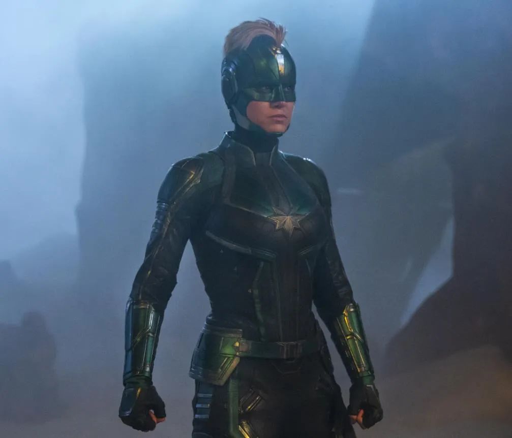 紧身制服别硬穿,曲线差异很明显,有的飒爽,有的是来搞笑的吧