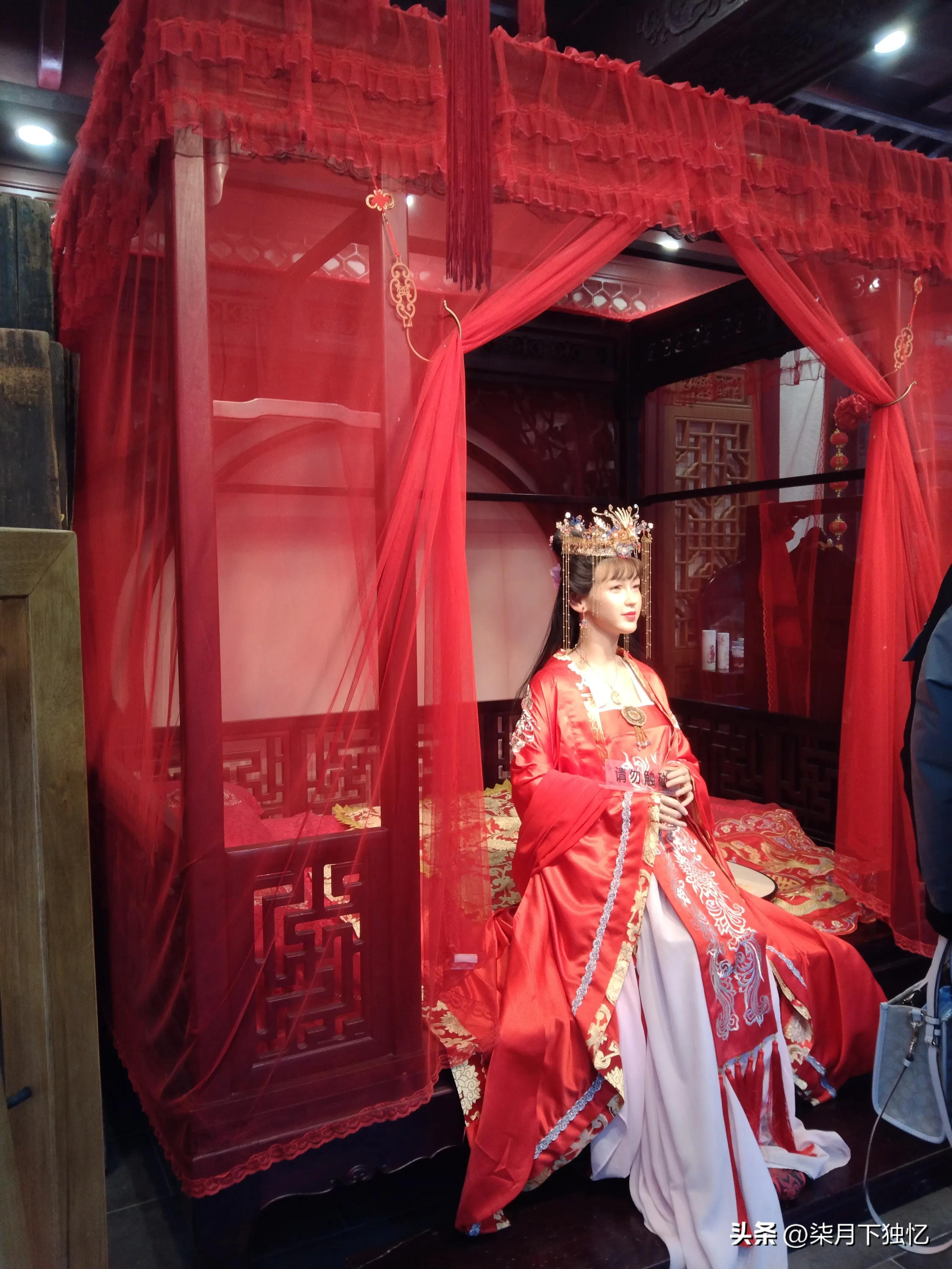 接了个刺杀任务，竟一不小心嫁给了有白月光的便宜师兄……