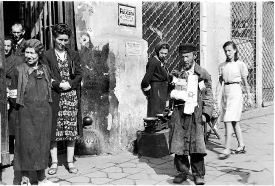 二战时期德国人为什么仇杀犹太人,二战时期的犹太人为什么不反抗