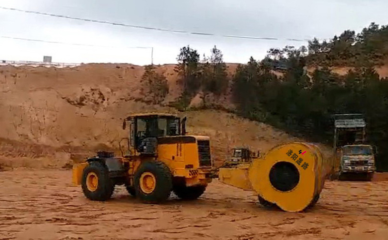 贵阳市梅花碾冲击式压路机租赁,梅花锤压路机二手