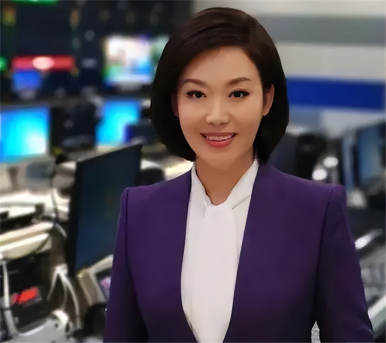 央视播音员郑丽近照,央视新闻播音主持人郑丽