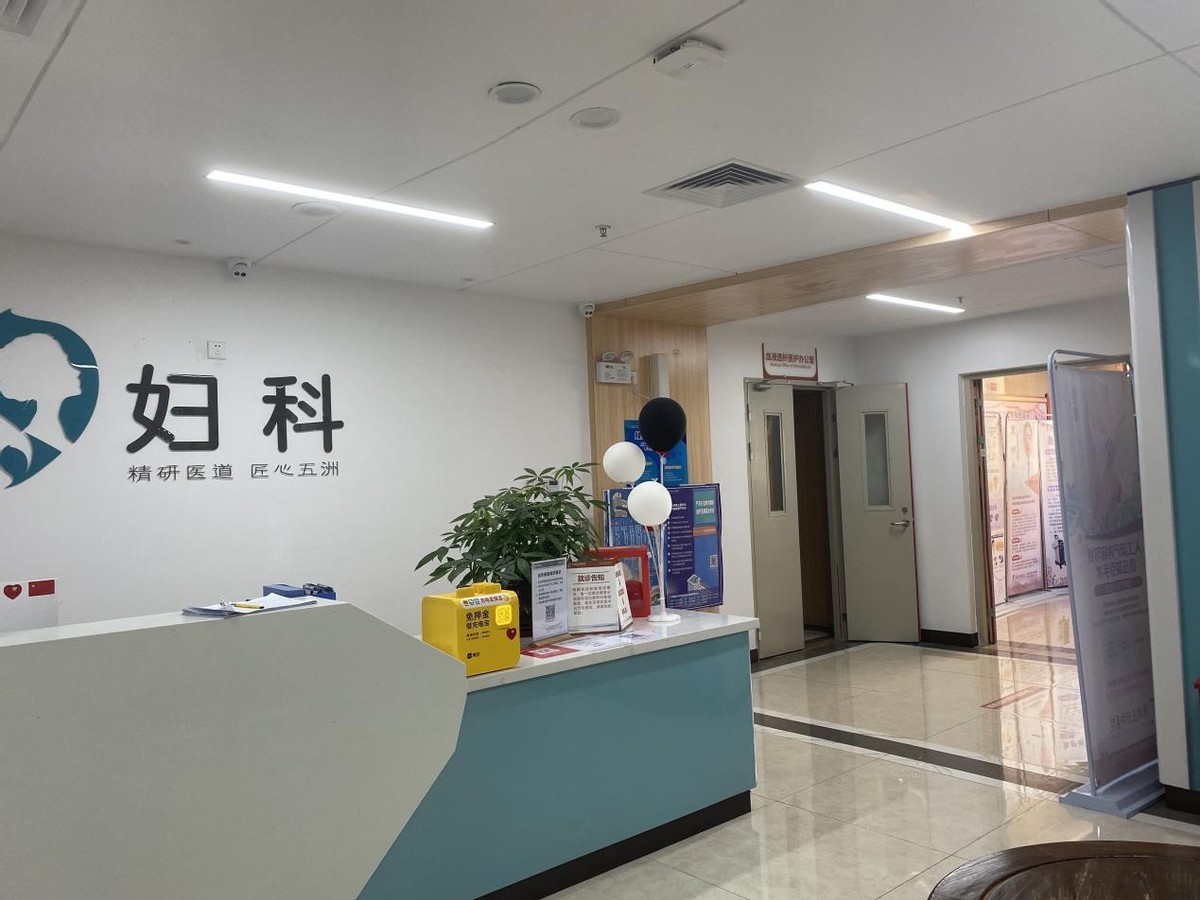 女性到了夜晚放屁多怎么回事,女性到了夜晚放屁多响怎么回事