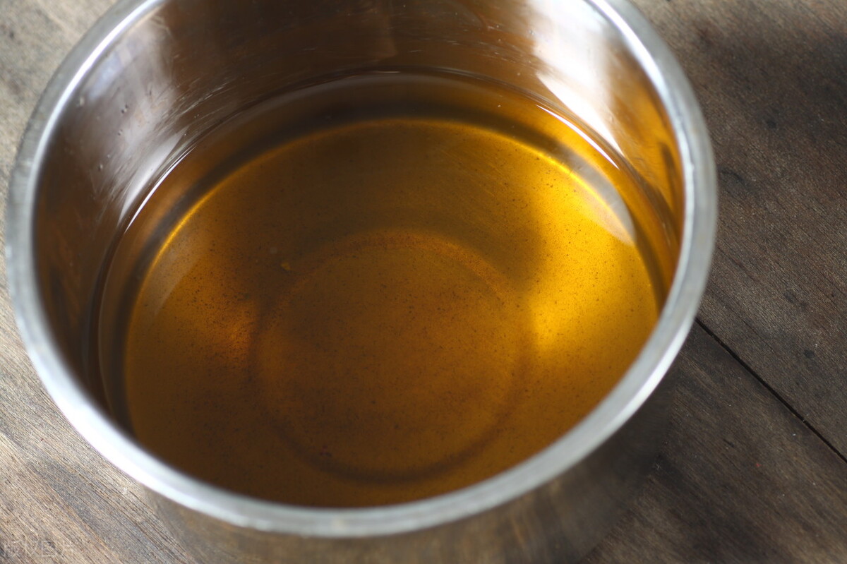 炸酱肉丝面条怎么做最好吃,芹菜炒肉炸酱面的做法