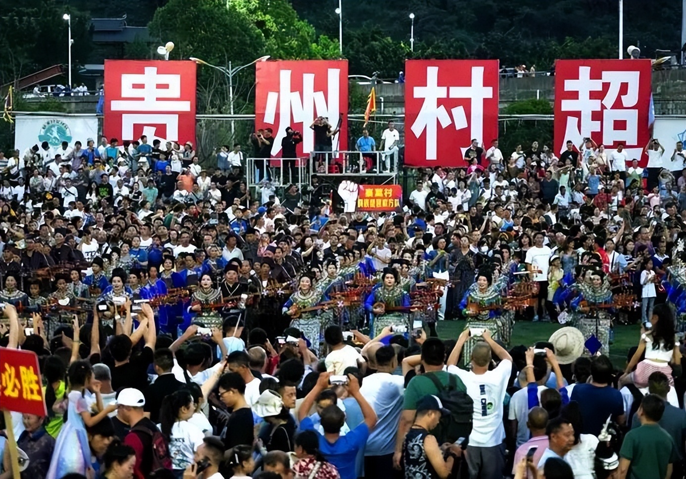 村超比赛停了吗,球迷对村超的看法