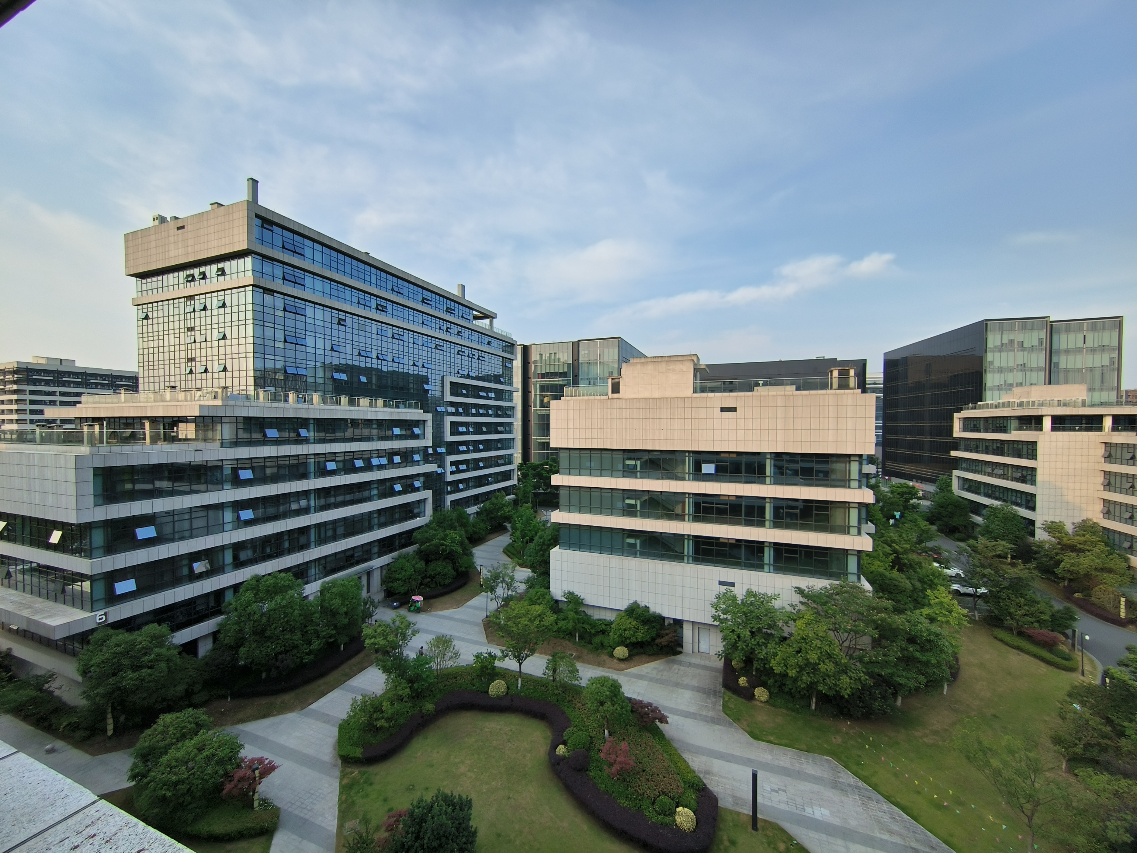 偶像派和实力派哪个更好看,荣耀70pro和平精英测评