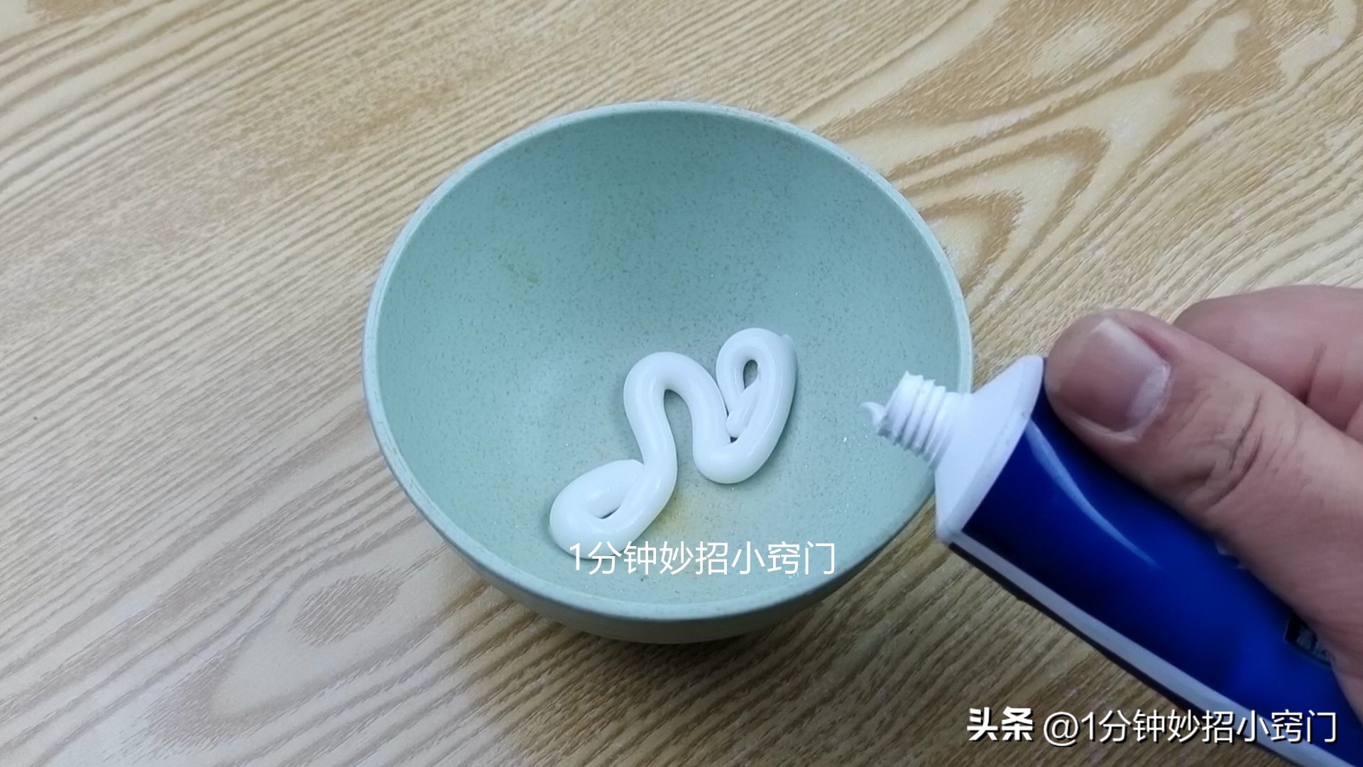 只需一个口罩就能清洗油烟机,口罩清洁油烟机