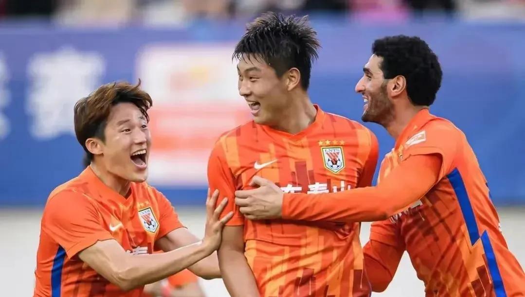 山东泰山球员看国足,山东泰山队足球俱乐部环境